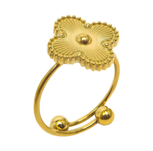 Gold clover ring