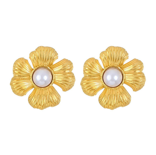 Flower pearl earrings