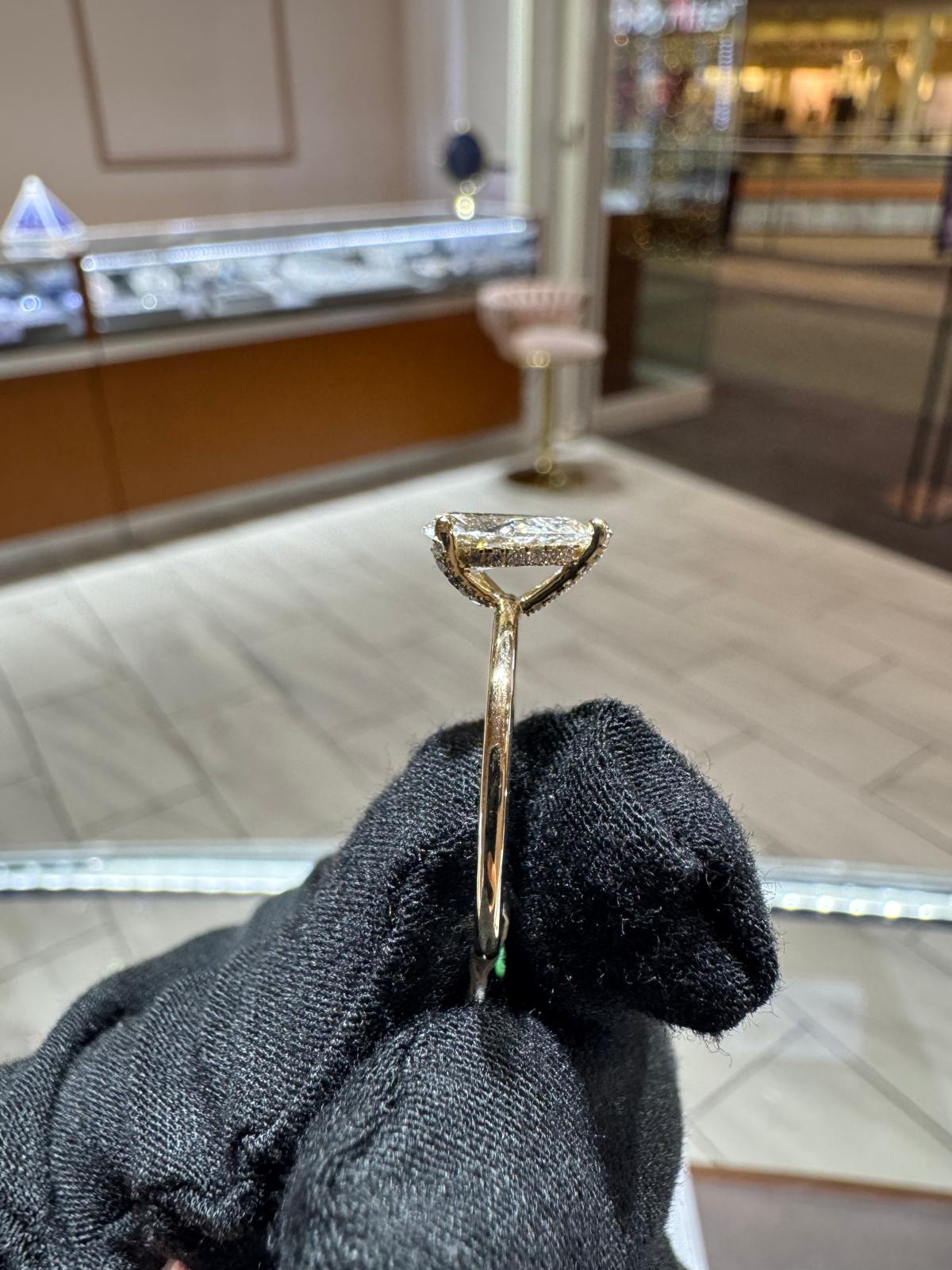 Pear Shape Lab-Grown Diamond Ring