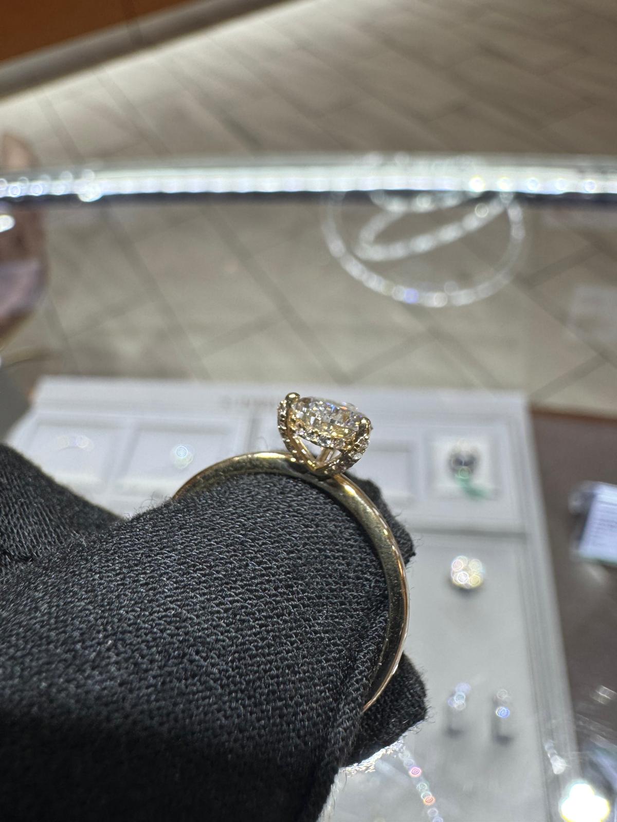 Pear Shape Lab-Grown Diamond Ring