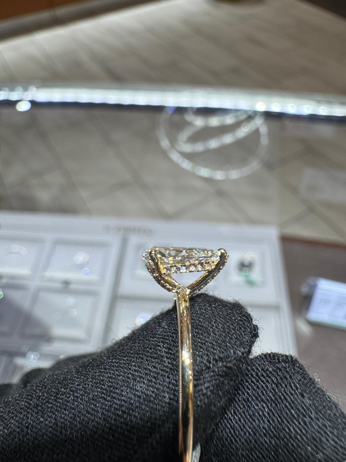 Pear Shape Lab-Grown Diamond Ring