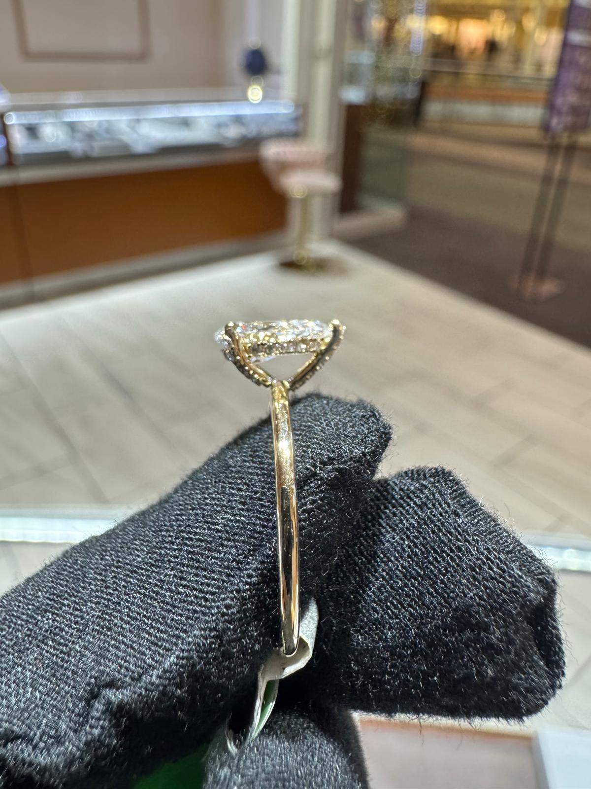 Pear Shape Lab-Grown Diamond Ring